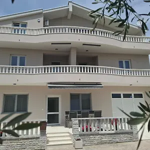  Apartment Vidovic